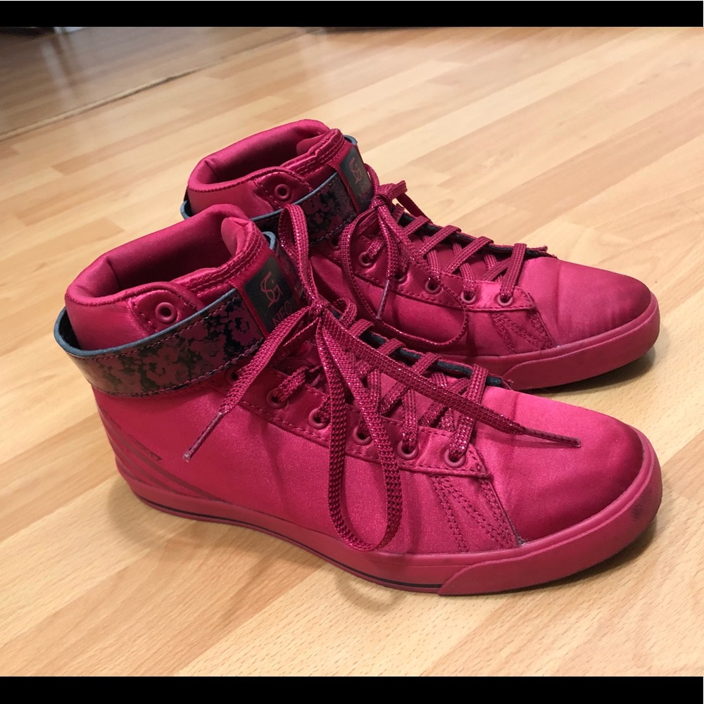 Neo by Selena Gomez Size 6